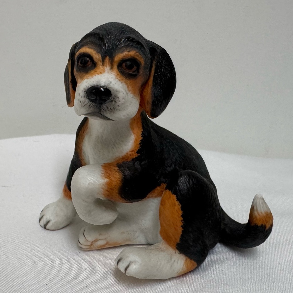 Vintage Beagle With Front Paw Up Figurine By PG Princeton Gallery.